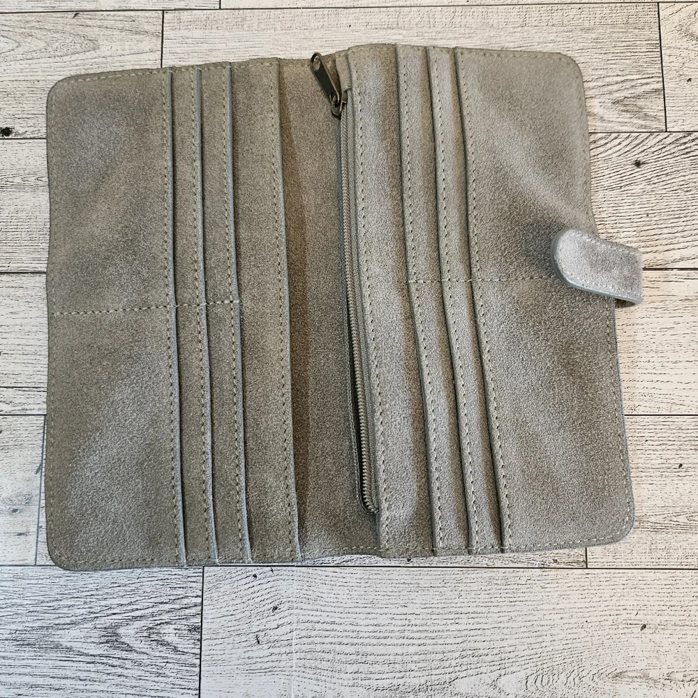 Suede Wallet Snap Close 7.5